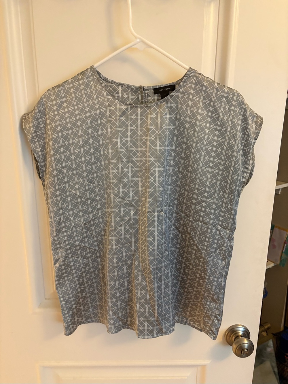 Halogen Gray Geometric Short-Sleeve Blouse